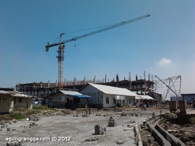 kalau gak salah bangunan ini bakal jadi gedung aula yang besar. atau bagian dari BTP