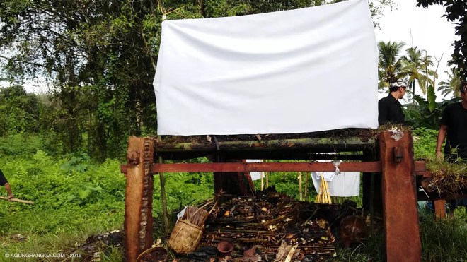 bale-bale tempat saya berputar-putar tadi