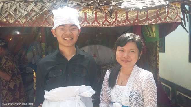 saya dan Mbok GungGek, cucu tertua kakek