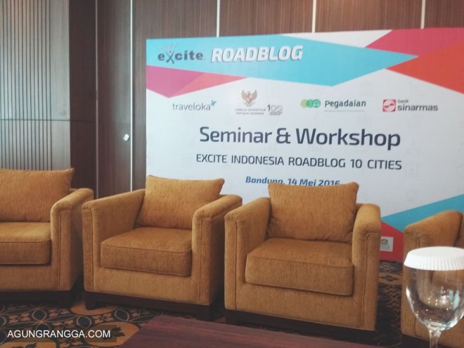 Dapat meja paling depan