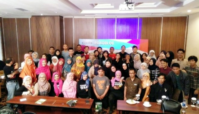 Foto bersama dengan peserta Road Blog Bandung