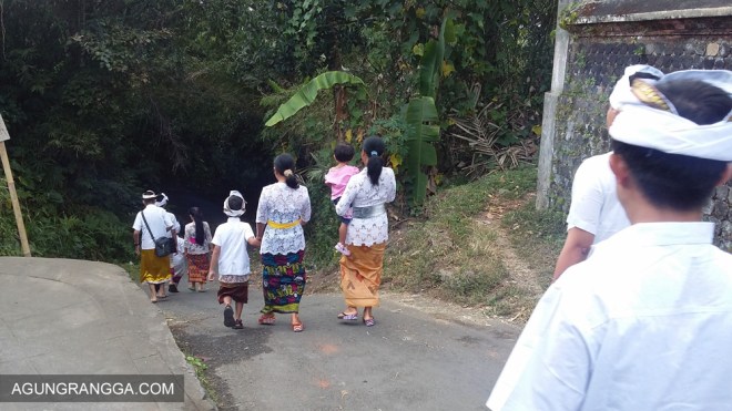 jalannya curam banget