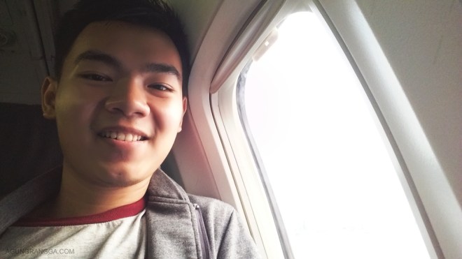 Kursi dekat jendela pesawat