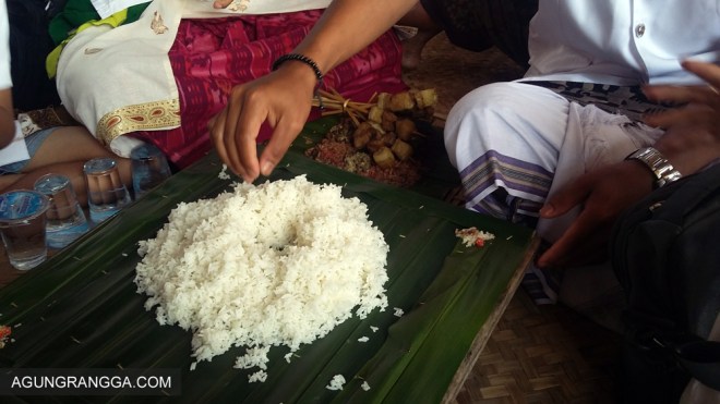 nasi dan lauk pauk untuk megibung