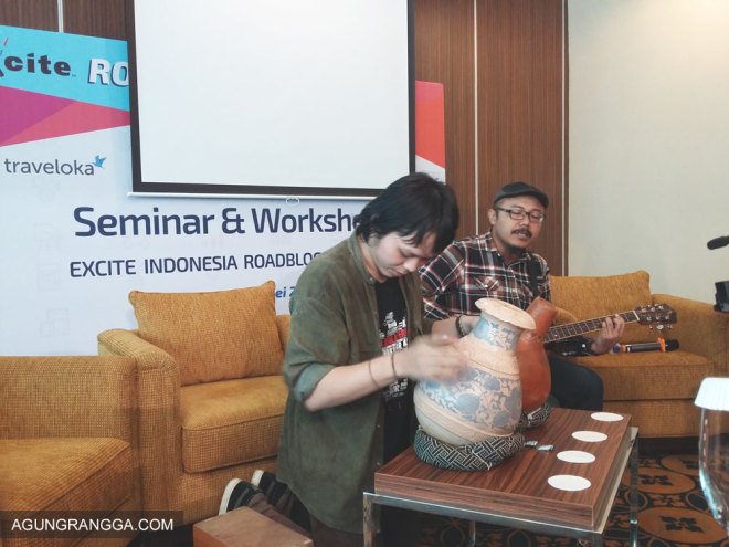 Perform musikalisasi puisi