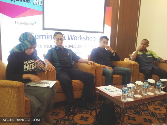 Tiga pembicara pada sesi pertama