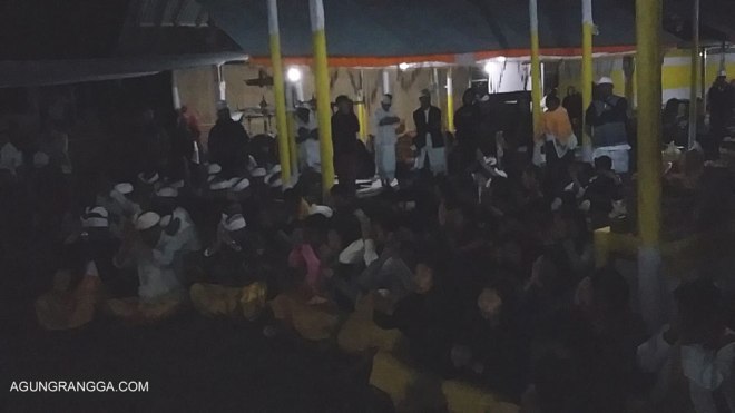 Para peserta potong gigi sembahyang muspa