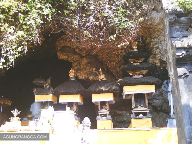 Pura Goa Lawah