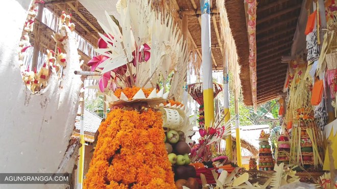 Sajen yang penuh warna