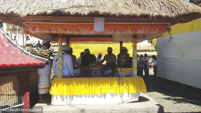 bapak-bapak lagi menyanyikan kidung