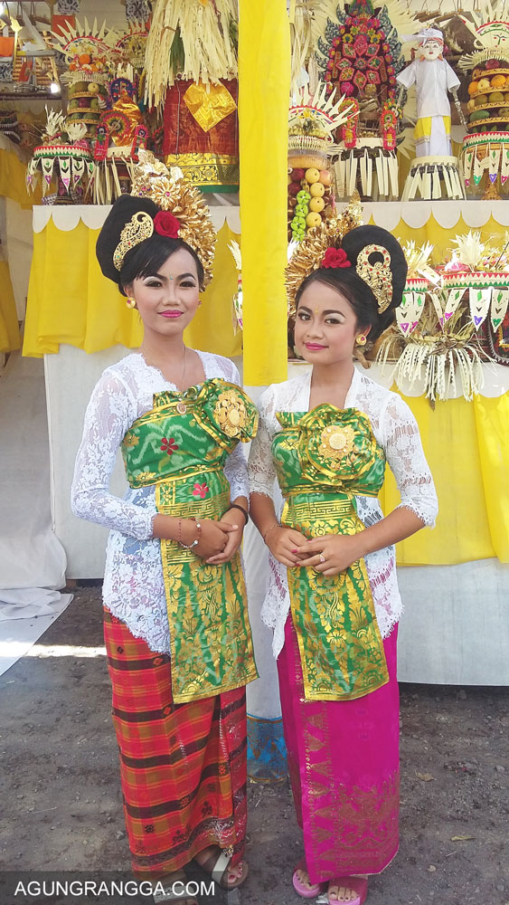 Dewi (kiri) dan Ayu Gek (kanan)