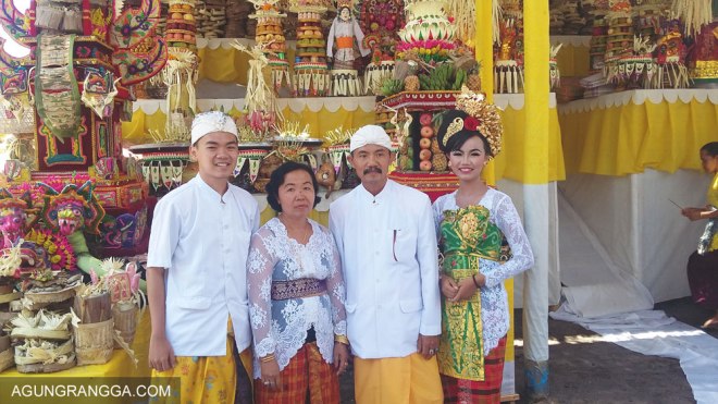 foto keluarga (minus Arya)