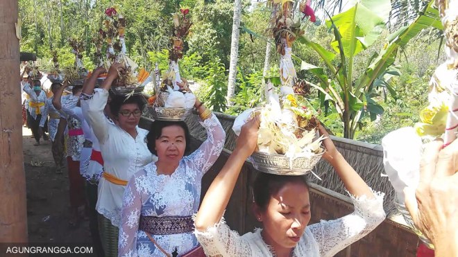 Mama membawa simbolis