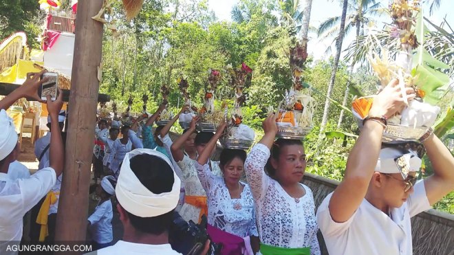 simbolis diarak keliling Utama Mandala