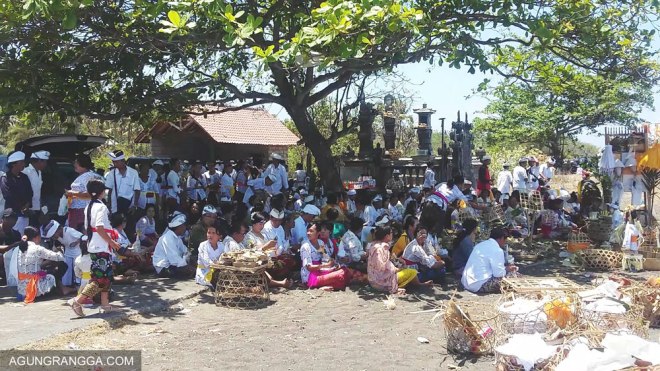 umat yang akan sembahyang