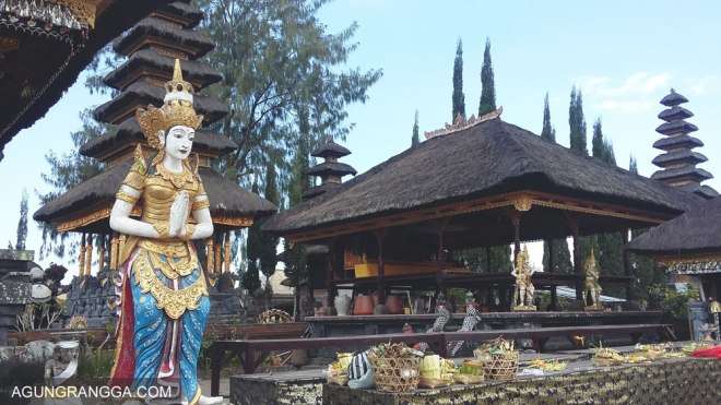 patung dewi kwan im atau dewi sri