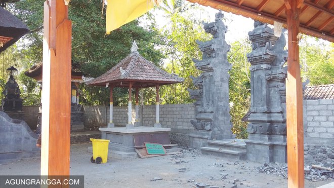 serpihan puing bangunan pura