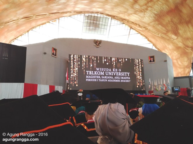prosesi wisuda telkom university