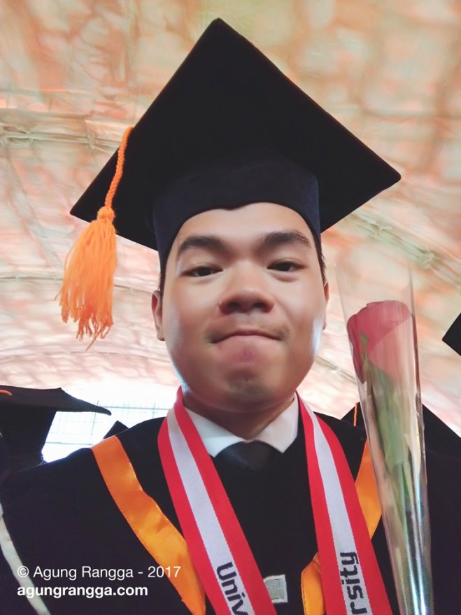 dapat bunga setelah menerima ijazah