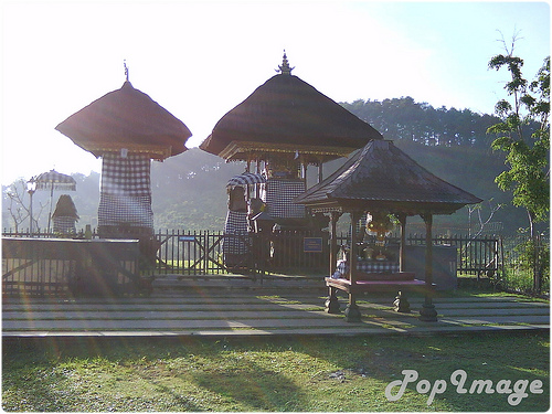 di madya mandala pura gunung salak
