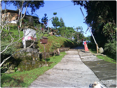 jalan menuju pura gunung salak