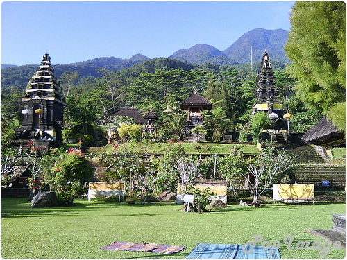 utama mandala pura gunung salak