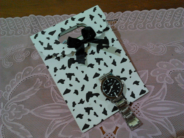 kado dari teman GSL, sebuah jam tangan