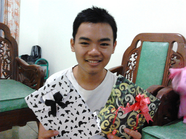 saya dan dua hadiah ulang tahun ke 18