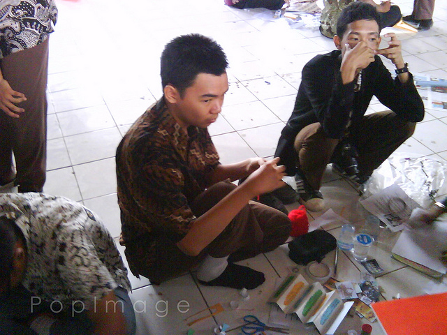 saya, lagi serius dengerin perintah ketua