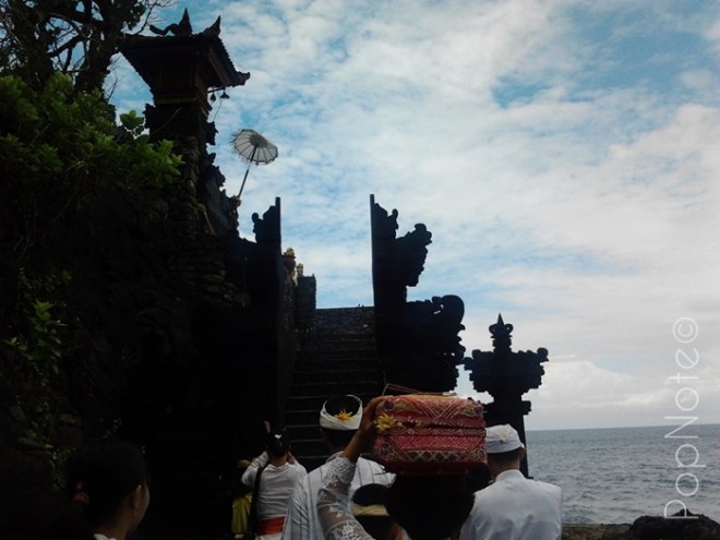 pura yang indah di tebing laut - Pura Batu Bolong, Lombok