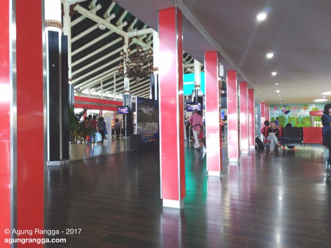 ruang tunggu bandara soetta