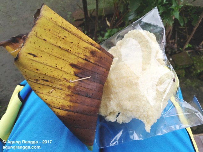 tipat lontong dan kerupuk