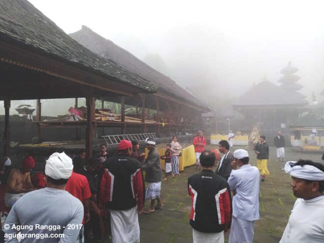 banyak umat yang akan sembahyang