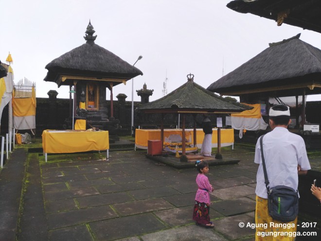 di dalam pura melanting