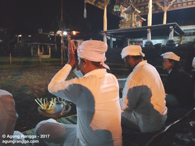 pemangku di pura puseh padangaji