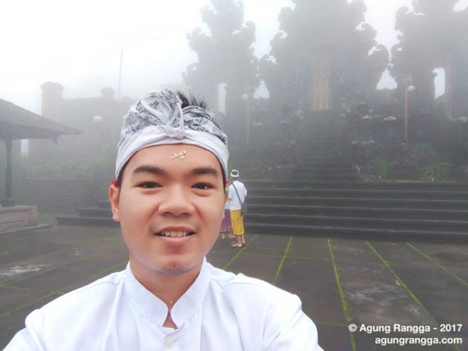 selfie di tengah kabut