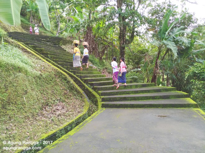 tangga yang berliku-liku