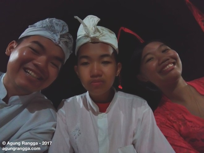 wefie bertiga sebelum sembahyang