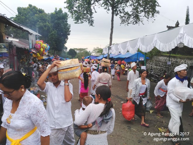 ramai umat sembahyang