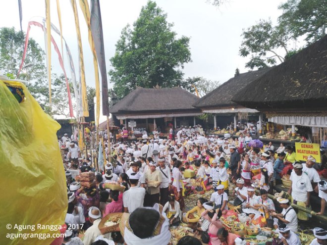 umat Hindu saat Ngusaba Besakih
