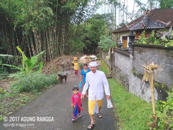 perjalanan menuju ke pura