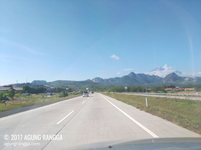 jalan tol yang lengang saat arus balik lebaran