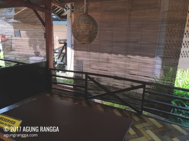 makan di saung restoran pringsewu