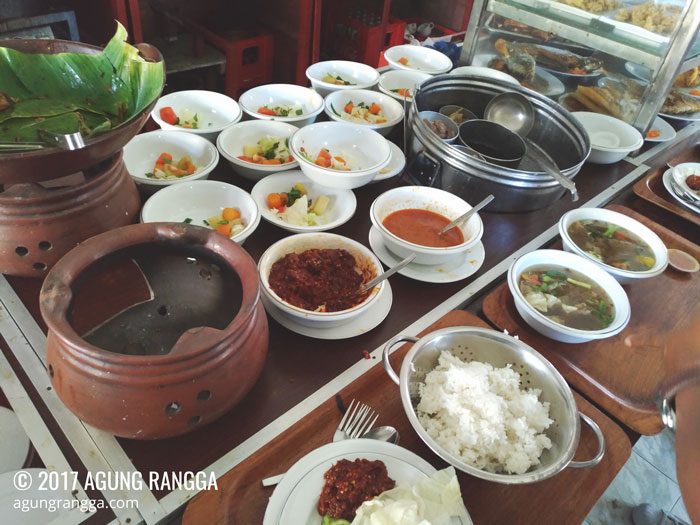 menu makanan di restoran pringsewu