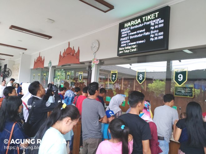 antrean tiket masuk Candi Borobudur