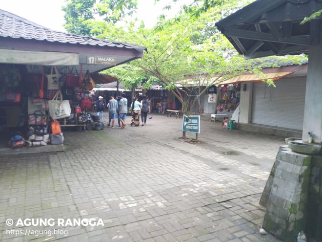 labirin kios pedagang di Candi Borobudur