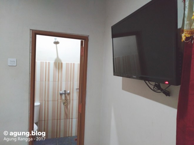 ada televisi di kamar Hotel Srikandi Yogyakarta