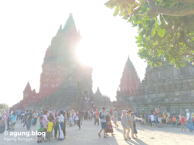 wisatawan di Candi Prambanan