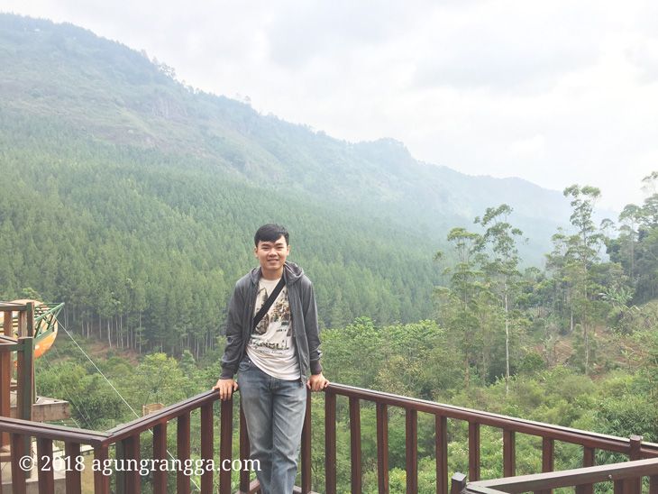 Berfoto di tepi The Lodge Maribaya