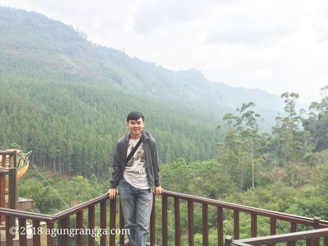 Berfoto di tepi The Lodge Maribaya